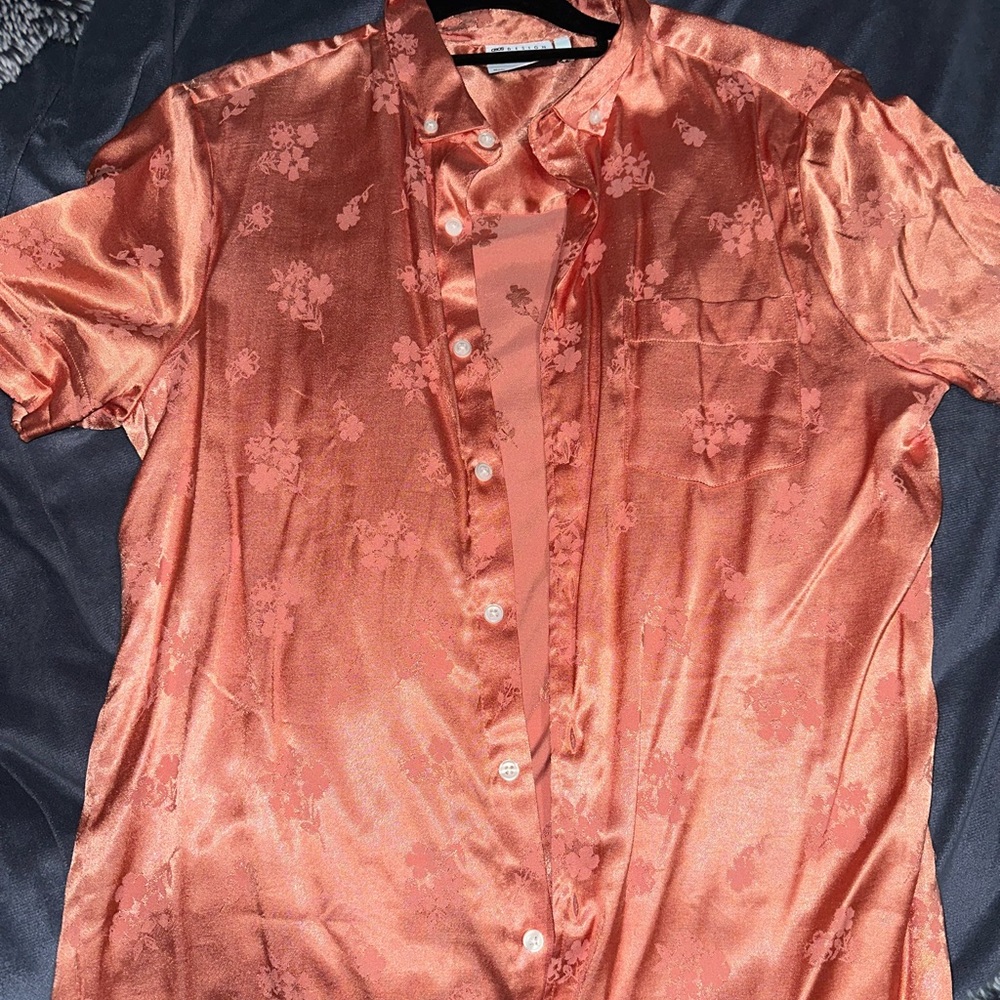Worn once EUC Men’s shirt